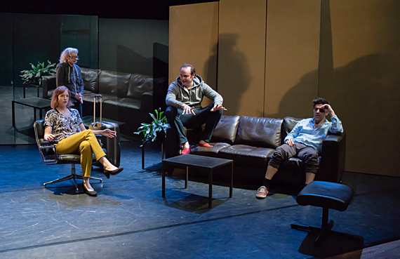 Th��tre: Perplexe, de Marius von Mayenburg, mise en sc�ne de Georges Grbic, costumes Karine Dubois, photo de Sylvain Chaboz