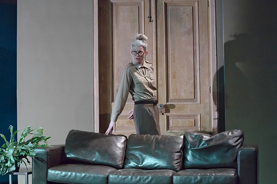 Th��tre: Perplexe, de Marius von Mayenburg, mise en sc�ne de Georges Grbic, costumes Karine Dubois, photo de Sylvain Chaboz