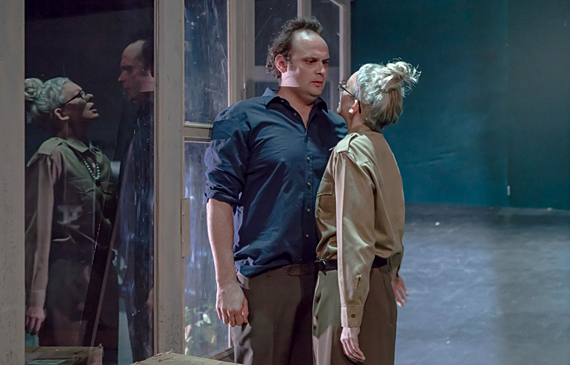 Th��tre: Perplexe, de Marius von Mayenburg, mise en sc�ne de Georges Grbic, costumes Karine Dubois, photo de Sylvain Chaboz
