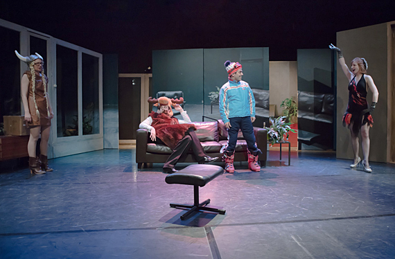 Th��tre: Perplexe, de Marius von Mayenburg, mise en sc�ne de Georges Grbic, costumes Karine Dubois, photo de Sylvain Chaboz