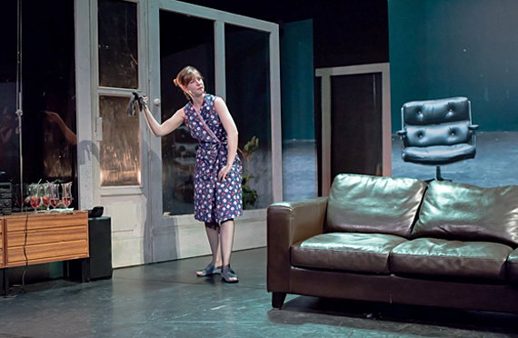 Th��tre: Perplexe, de Marius von Mayenburg, mise en sc�ne de Georges Grbic, costumes Karine Dubois, photo de Sylvain Chaboz