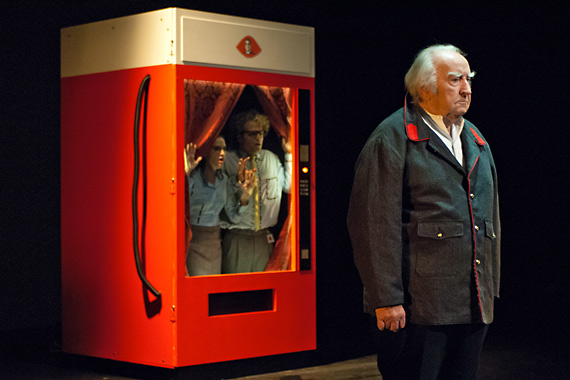 Th��tre: 1984 d'apr�s George Orwell, mise en sc�ne de Matthias Urban avec Lucie Rausis, Vincent Fontannaz, Maurice Aufair