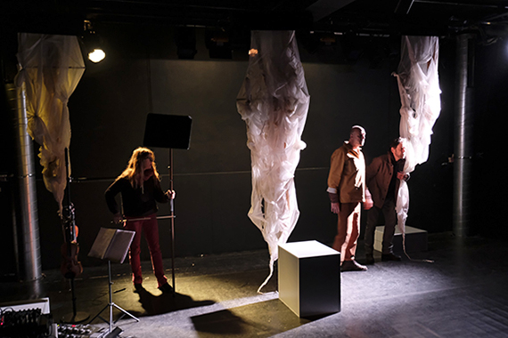 Th��tre: � la ligne, de Joseph Ponthus, mise en sc�ne de Jo Boegli, costumes Karine Dubois