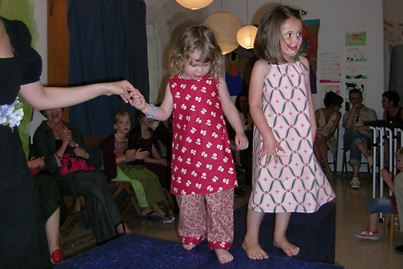 Cr�ation: D�fil� habits pour enfants