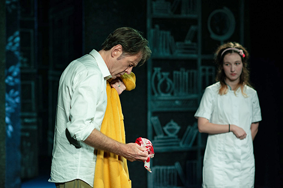 Th��tre: La Ville, mise en sc�ne de Jo Boegli, costumes Karine Dubois, de Martin Crimp