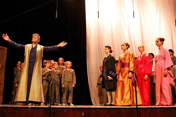 Op�ra pour enfant: Marco Polo et la princesse de Chine, mise en sc�ne de Sophie Pasquet Racine, costumes Karine Dubois, Marco Polo soliste