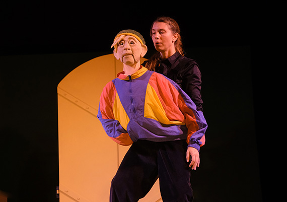 Th��tre: Meuuuh Nooon!, de Mali Van Valenberg, mise en sc�ne de Nathalie Cuenet et Vincent Bonillo, costumes Karine Dubois, photo de Philippe Pache