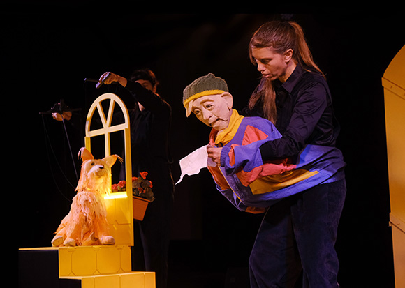 Th��tre: Meuuuh Nooon!, de Mali Van Valenberg, mise en sc�ne de Nathalie Cuenet et Vincent Bonillo, costumes Karine Dubois, photo de Philippe Pache