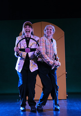 Th��tre: Meuuuh Nooon!, de Mali Van Valenberg, mise en sc�ne de Nathalie Cuenet et Vincent Bonillo, costumes Karine Dubois, photo de Philippe Pache