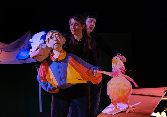 Th��tre: Meuuuh Nooon!, de Mali Van Valenberg, mise en sc�ne de Nathalie Cuenet et Vincent Bonillo, costumes Karine Dubois, photo de Philippe Pache