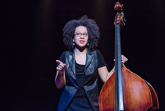 One-woman_show: Raisonnances et Contretemps, de et avec Jocelyne Rudasigwa, mise en sc�ne de Julie Burnier, costumes Karine Dubois