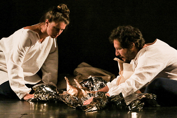 Th��tre: Les Deux Fr�res, de Mali Van Valenberg, mise en sc�ne de Georges Grbic, costumes Karine Dubois, photo de Diana � Studio ACT Photography