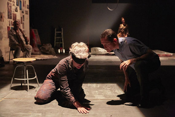 Th��tre: Tableau d'une ex�cution, de Howard Barker, mise en sc�ne de Vincent Bonillo, costumes Karine Dubois, photo de Martin Reeve