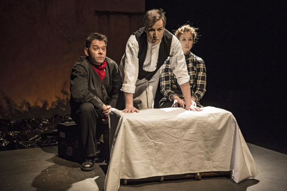 Th��tre: La Femme de chambre du Titanic, costumes Karine Dubois, de Didier Decoin, mise en sc�ne de Jo Boegli