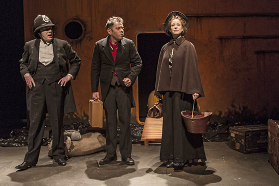 Th��tre: La Femme de chambre du Titanic, costumes Karine Dubois