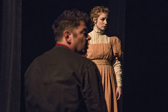 Th��tre: La Femme de chambre du Titanic, costumes Karine Dubois, de Didier Decoin, par la compagnie Collectif nunc Th��tre, mise en sc�ne de Jo Boegli