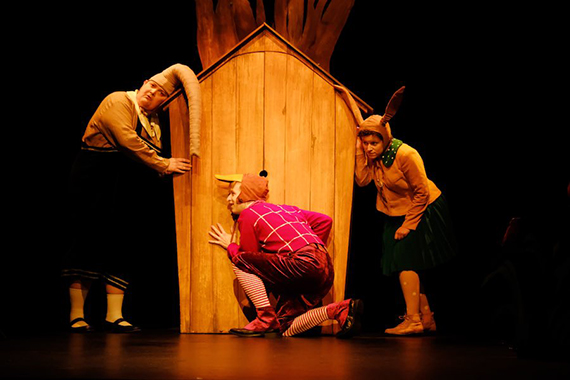 Th��tre: Tout b�tement, mise en sc�ne de Isabelle Renaut, costumes Karine Dubois, de Jacques Roman, photo Philippe Pache