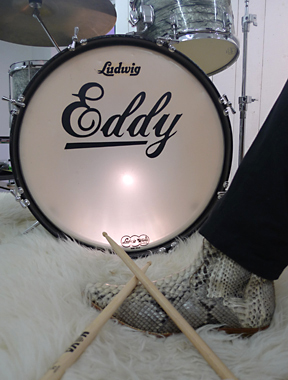 Solo et Eddy, performance de St�phane Vecchione, gros plan des bottes