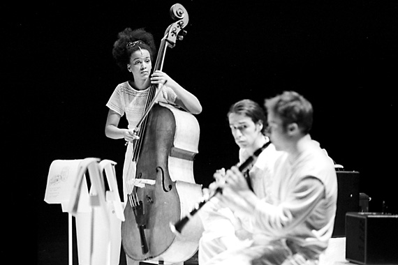 Spectacle musical: Tango Nuevo du Boulouris 5, avec Jocelyne Rudasigwa � la contrebasse